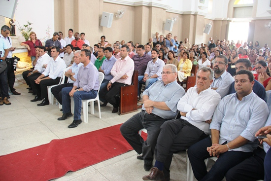 Missa pelo aniversário de Santaluz é marcada pela presença de candidatos ao Governo, Senado e deputado