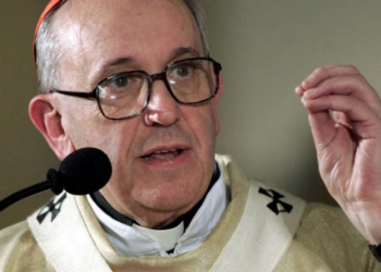 Papa diz que cerca de 2% dos padres são pedófilos e muitos se calam