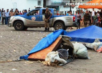 Ponto Novo – Justiça interrompe Festival de Prêmios e populares revoltados viram os carros e tocam fogo