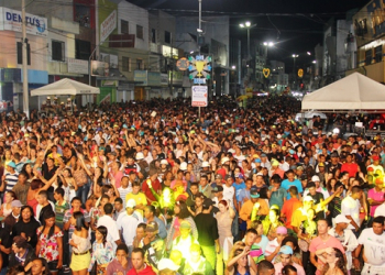 Segunda noite da Festa da Cidade em Coité reuniu milhares de pessoas