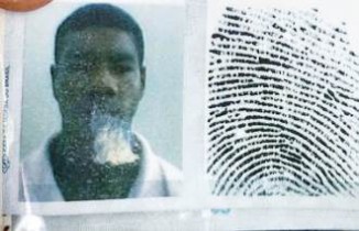 Arma do crime foi encontrada em poder do suspeito.