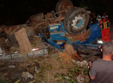 Acidente com caminhão e carreta deixa um morto e um ferido na BR-242