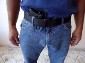 PM dispara arma contra o próprio órgão genital acidentalmente