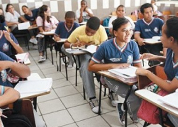 Escolas públicas têm de aderir a jornada de aula integral até esta segunda