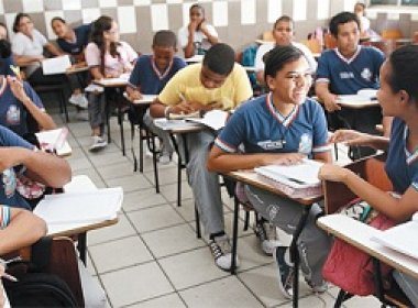 Escolas públicas têm de aderir a jornada de aula integral até esta segunda