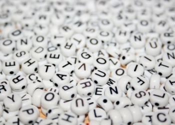 Proposta em trâmite no Senado discute fim do ‘ç’, ‘ch’ e ‘ss’ na língua portuguesa