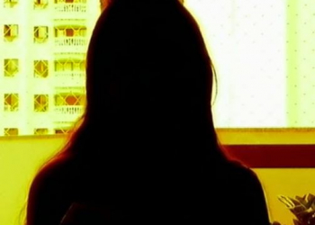 Mulher é estuprada em praça pública na Bahia
