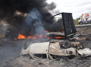 Acidente com caminhão na BR-116 resulta em duas mortes