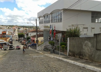 Bandidos arrombam cofre com maçarico mesmo após alarme disparar