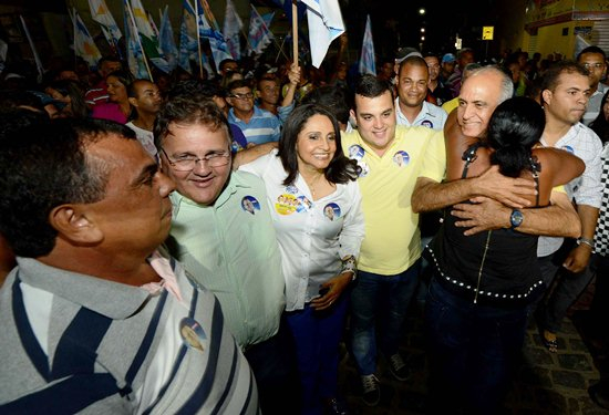 Paulo Souto disse em Araci que vai concluir obra que Wagner abandonou