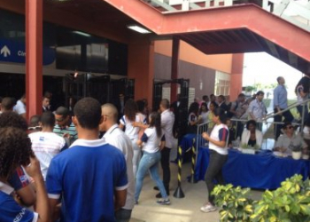 Mochilas de alunos são revistadas por conta da visita de Dilma Rousseff