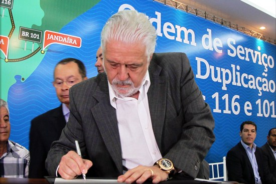 Governador autoriza duplicação de duas rodovias federais que passam pela Bahia