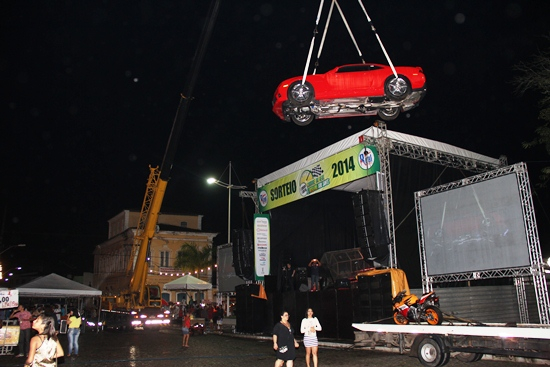 Tudo pronto para o sorteio do Camaro e da moto 600 cc da Real Calçados
