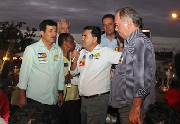Almir de Maciel entre os pepistas Tita e João Leão, projeto futuro da politica municipal.