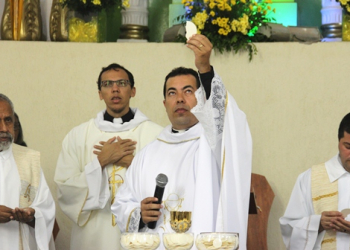 Missa marca 10 anos de Ordenação Sacerdotal de Padre Charles