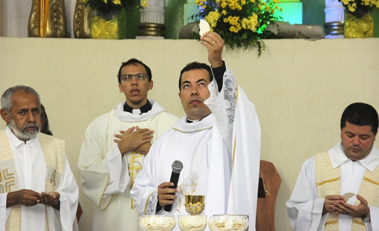 Missa marca 10 anos de Ordenação Sacerdotal de Padre Charles