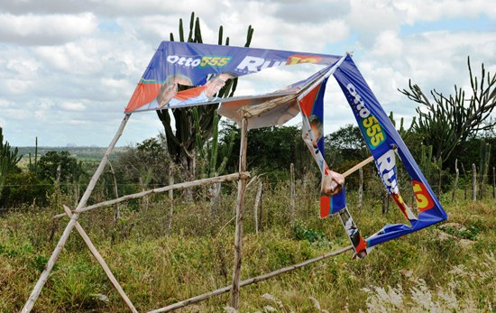 Placas da Coligação Pra Bahia Mudar Mais são danificadas entre Valente e Retirolândia
