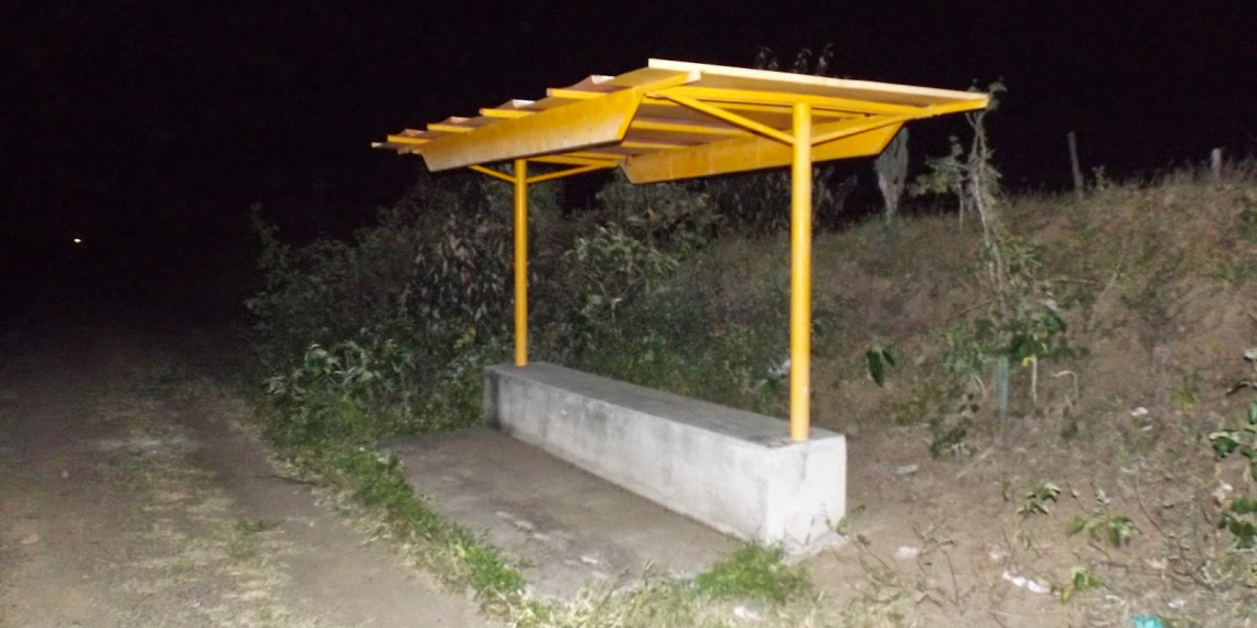 Supostos fantasmas surgem em ponto de ônibus pedindo carona no trecho Riachão/Coité