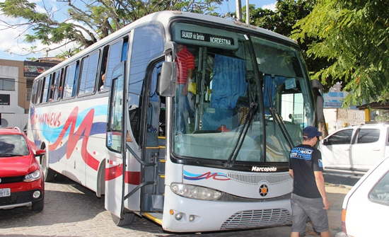 Ônibus da São Mateus com itinerário Salvador/Nordestina é assaltado em Serrinha