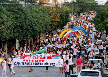 Desfile Cívico marca comemoração dos 56 anos e encerramento da VI Semana da Cultura de Valente