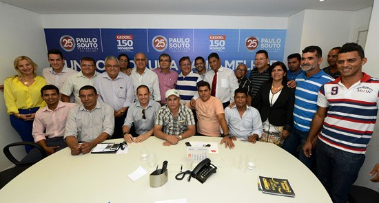 Prefeito, vice e onze vereadores de Cansanção declaram apoio a Paulo Souto