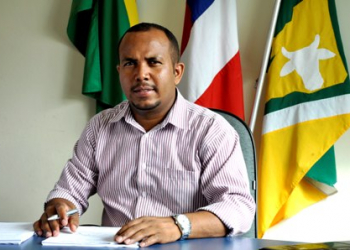 Teofilândia – Ex-prefeito Adriano Araújo afirma que teve contas reprovadas porque empregou pessoas para fazerem os programas sociais funcionarem