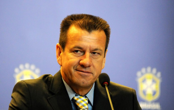 Dunga convoca seleção para jogos contra Argentina e Japão