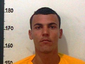Detento foge da prisão com roupa de mulher, mas se arrepende e volta