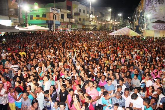 Coité – Milhares de pessoas lotam Praça do Mercado no encerramento da 23ª Semana da Cultura Evangélica