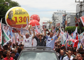 Em campanha na Bahia Dilma participa de carreta com Rui Costa em Feira de Santana