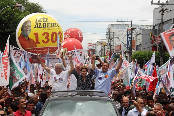 Em campanha na Bahia Dilma participa de carreta com Rui Costa em Feira de Santana