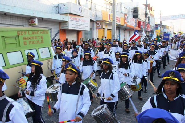 Desfile Cívico atrai milhares de pessoas e fortalece a cultura coiteense (VEJA O ÁLBUM DE FOTOS)