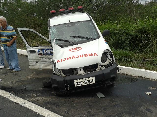 Pai e filha morrem em acidente na BR 101 que envolveu três veículos