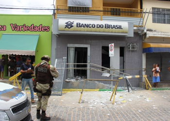 Uma semana depois de voltar a funcionar normalmente, banco é explodido