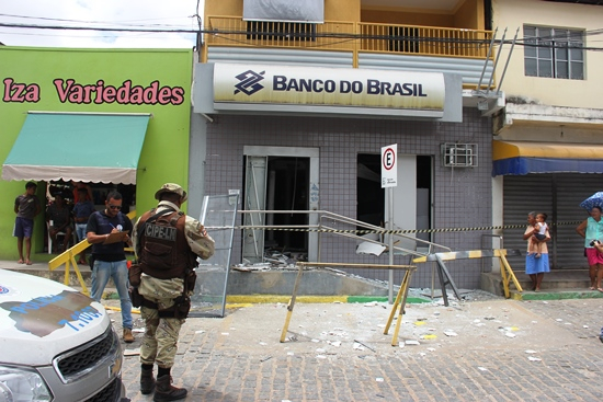 Uma semana depois de voltar a funcionar normalmente, banco é explodido