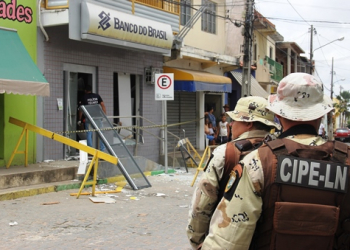 Uma semana depois de voltar a funcionar normalmente, banco é explodido