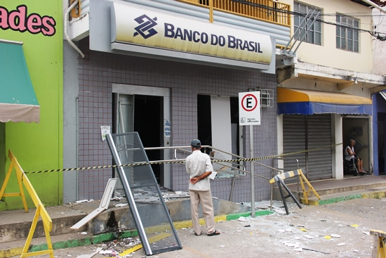 Uma semana depois de voltar a funcionar normalmente, banco é explodido