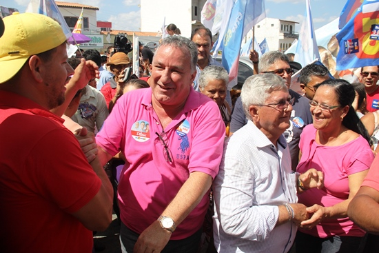 Veja com detalhe como foi a carreata de Rui Costa por seis municípios do território do sisal