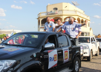 Veja com detalhe como foi a carreata de Rui Costa por seis municípios do território do sisal