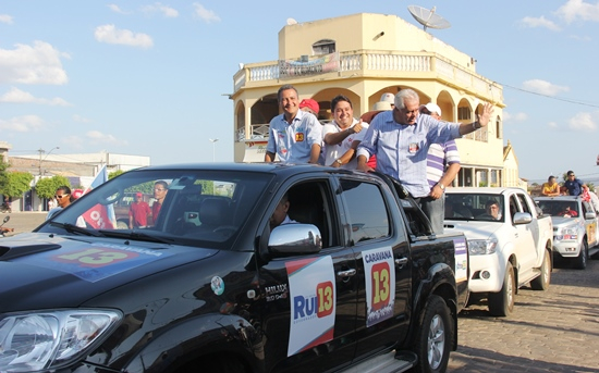 Veja com detalhe como foi a carreata de Rui Costa por seis municípios do território do sisal