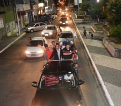 Ao lado de Emiliano e Assis, Alex percorreu vários bairros da cidade.