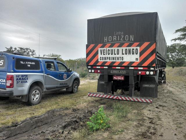 Quadrilha amarra carreteiro e rouba 24 pneus da carreta em Araci
