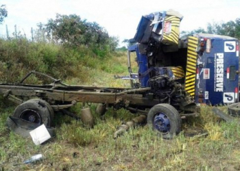 Carro forte capota, deixa um segurança morto e outros três feridos