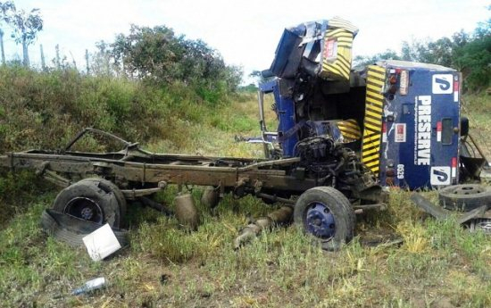 Carro forte capota, deixa um segurança morto e outros três feridos