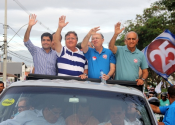 Chapa de oposição realiza carreata em Feira de Santana com a presença de ACM Neto