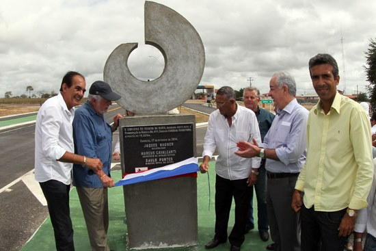 Wagner entrega estrada pavimentada no trecho Tanquinho / Ichu