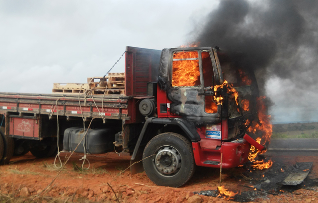 incendio em caminhão br 116 norte
