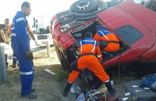 Carreteiro morre em capotamento na BR 116 trecho Santo Estevão/ Feira de Santana