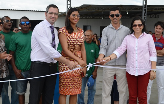Prefeitura de Coité e Projeto Reciclar abrem galpão de triagem de materiais recicláveis