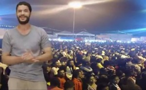 Após polêmica de foto falsa no comício de Souto em Araci, Rui Costa publica sátira criticando atitude